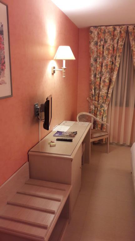 Logis L'Auberge Bourbonnaise Saint-Yorre Ngoại thất bức ảnh