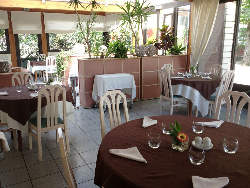 Logis L'Auberge Bourbonnaise Saint-Yorre Ngoại thất bức ảnh