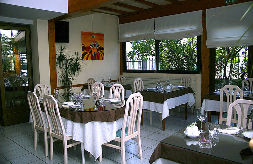 Logis L'Auberge Bourbonnaise Saint-Yorre Ngoại thất bức ảnh