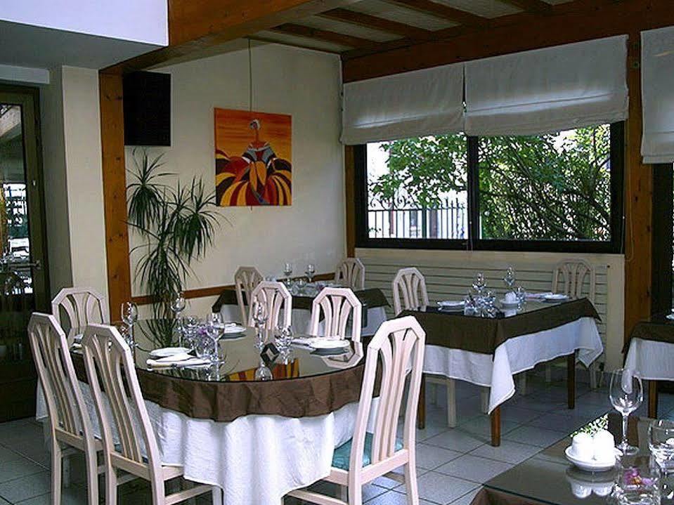 Logis L'Auberge Bourbonnaise Saint-Yorre Ngoại thất bức ảnh